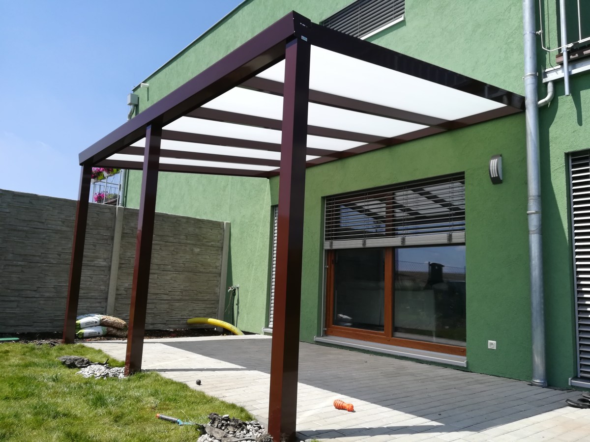 Pergola hnědá RAL8017 500 x 250 cm provedení DELUXE